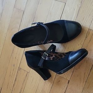 Clark's Black Heeled Shoe